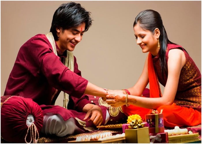 Raksha Bandhan 2023 Gift Vastu Tips: भाई-बहन के रिश्ते में दूरियां ला सकते हैं ये गिफ्ट, भूलकर भी न दें ऐसे उपहार