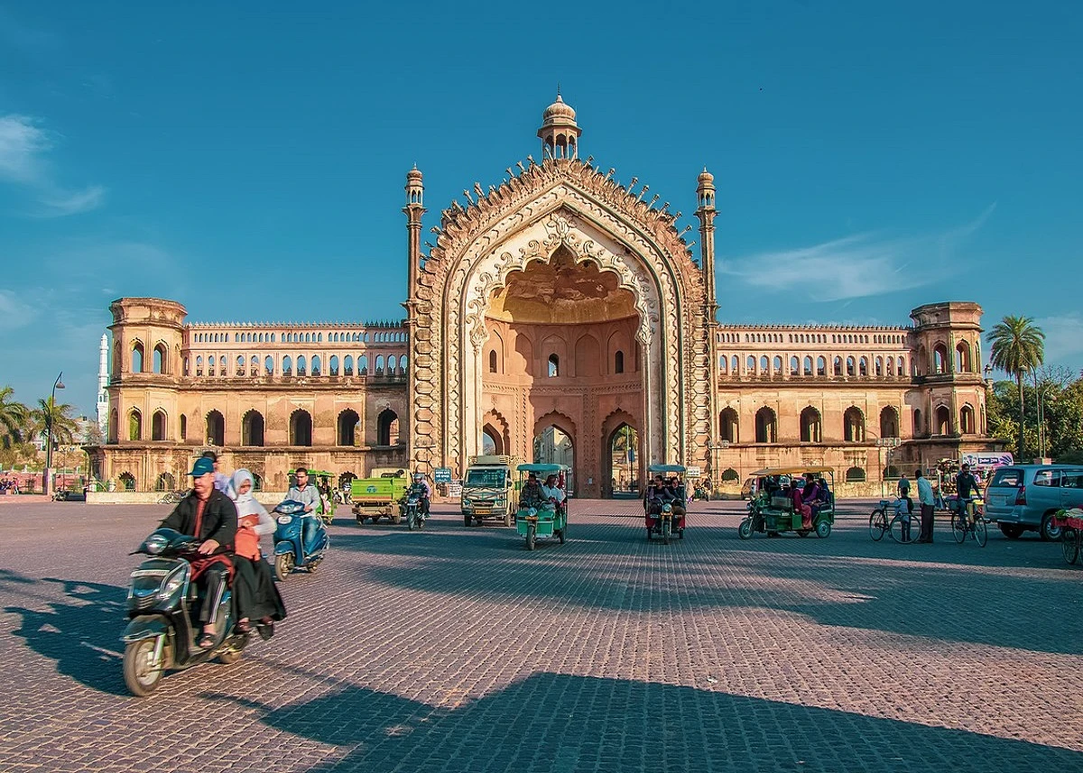 Travel Tips: बेहद फेमस हैं नवाबों के शहर लखनऊ की ये जगहें, दिलचस्प है इनका इतिहास
