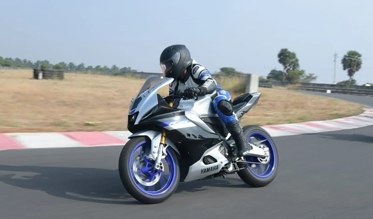 Yamaha R15 V4