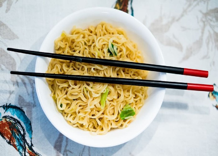 Noodle Recipe: नूडल्स खाकर हो गए हैं बोर तो ट्राई करें कोरिया वाला तीखा रामेन, आसान है रेसिपी