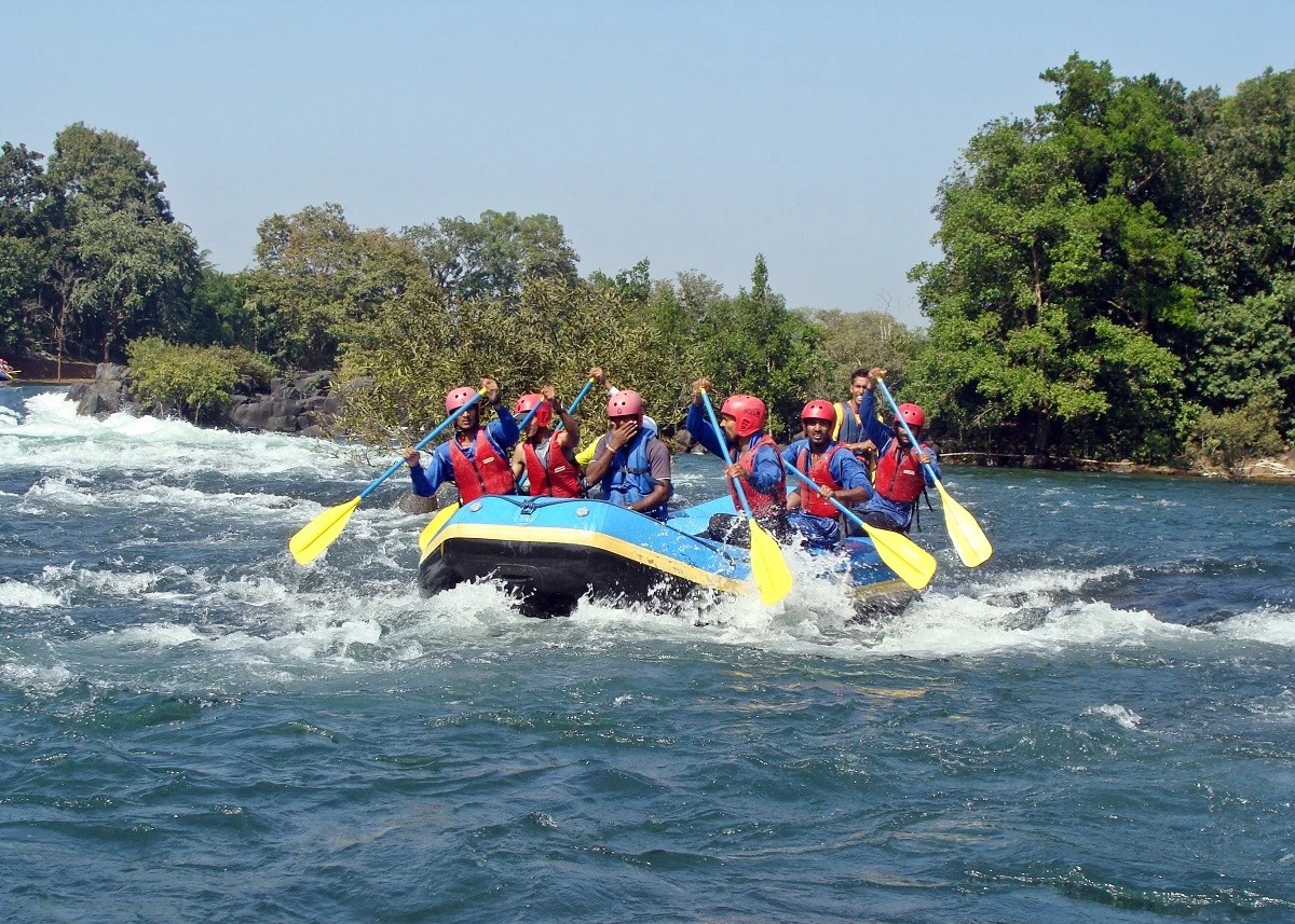 Travel Tips: गर्मियों में लेना चाहते हैं River Ratifng का मजा, तो Rishikesh में कम पैसे में पूरी होगी ये हसरत