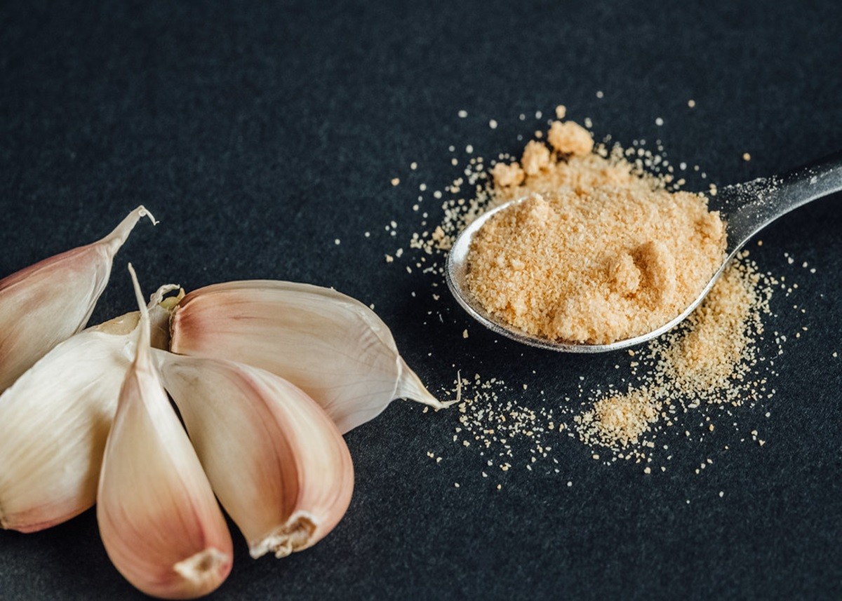 Black Garlic Benefits: क्या आप भी जानते हैं काले लहसुन के फायदे, इसके सेवन से कई गंभीर बीमारियां होंगी दूर