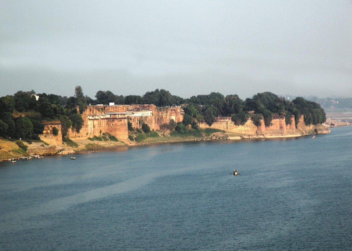 Historical Places: भारत ही नहीं दुनिया का सबसे पुराना शहर है प्रयागराज, एक बार जरूर घूमें ये जगहें