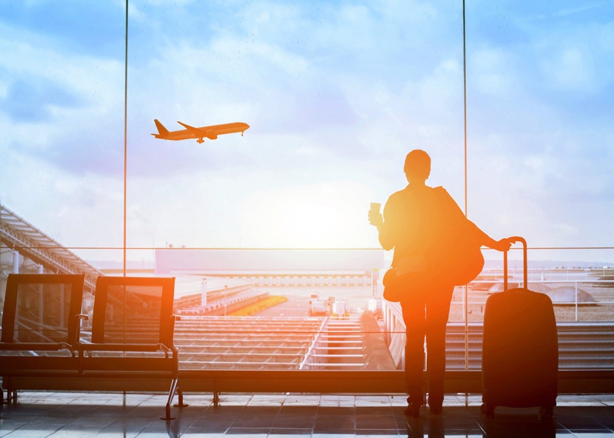 Travel Tips: पहली बार फ्लाइट में सफर के दौरान भूलकर भी साथ न रखें ये सामान, मुश्किल में पड़ सकते हैं आप