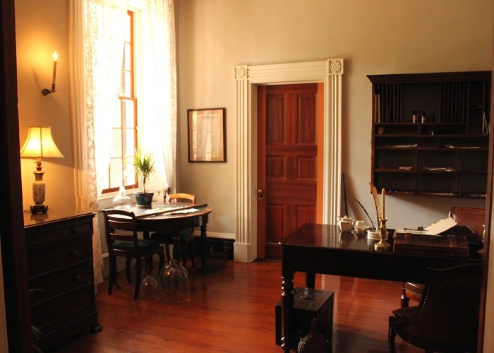 Study Vastu Tips: बच्चे का नहीं लग रहा पढ़ाई में मन तो अपनाएं ये वास्तु टिप्स, मिलेगा फायदा