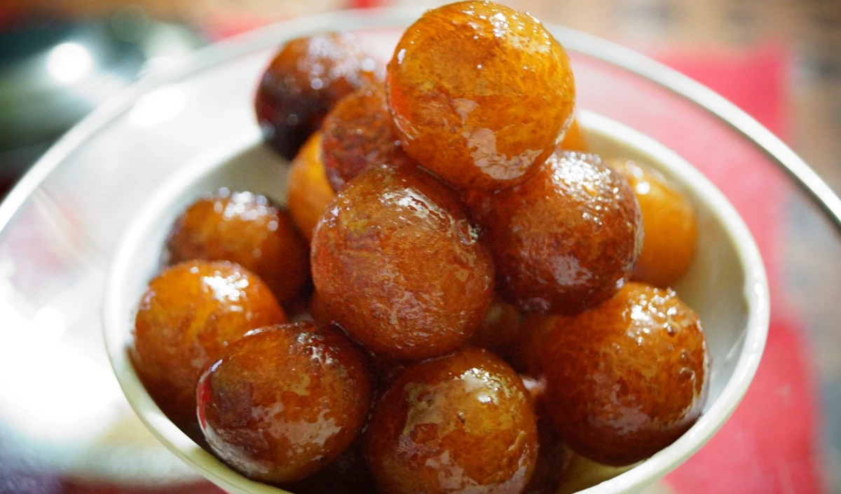 suji gulab jamuns 