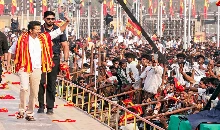 Rajinikanth का रिप्लेसमेंट हैं थलपति विजय? पहली धमाकेदार रैली के बाद आ गए सभी के निशाने पर