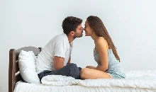 First Date Intimacy । स्मार्ट मूव या जोखिम भरा फैसला, पहली डेट पर सेक्स करना आपके लिए कितना सही है?