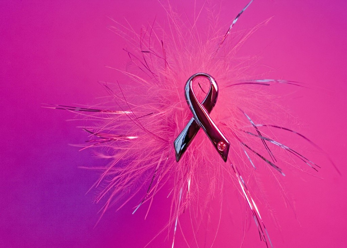 Breast Cancer: महिलाओं में अधिक होता है ब्रेस्ट कैंसर का खतरा, जानिए कैसे करें अपना बचाव