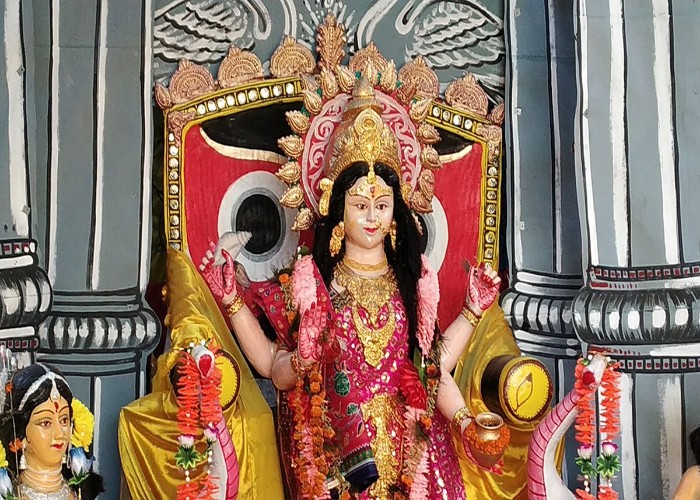 Astrology Upay: इन जगहों पर मां लक्ष्मी क्यों नहीं करती हैं वास, हमेशा बनी रहती है आर्थिक तंगी