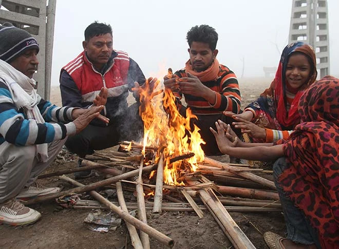 कश्मीर से दिल्ली तक बढ़ने लगी ठंड