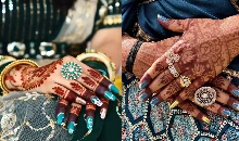 Nail Art Designs For Bride Sister: वेडिंग सीजन में हाथों की सुंदरता बढ़ाने के लिए कराएं ये नेल आर्ट, यहां देखें डिजाइंस