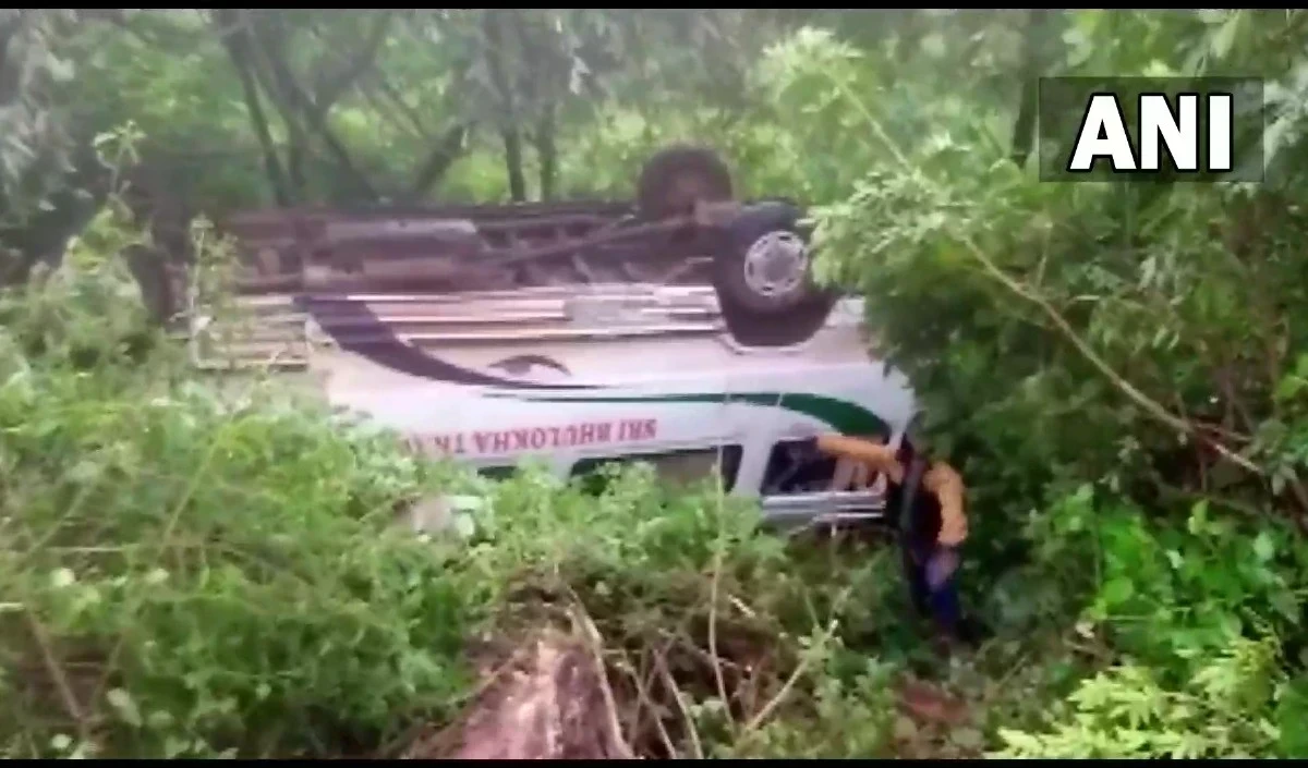  bus overturns