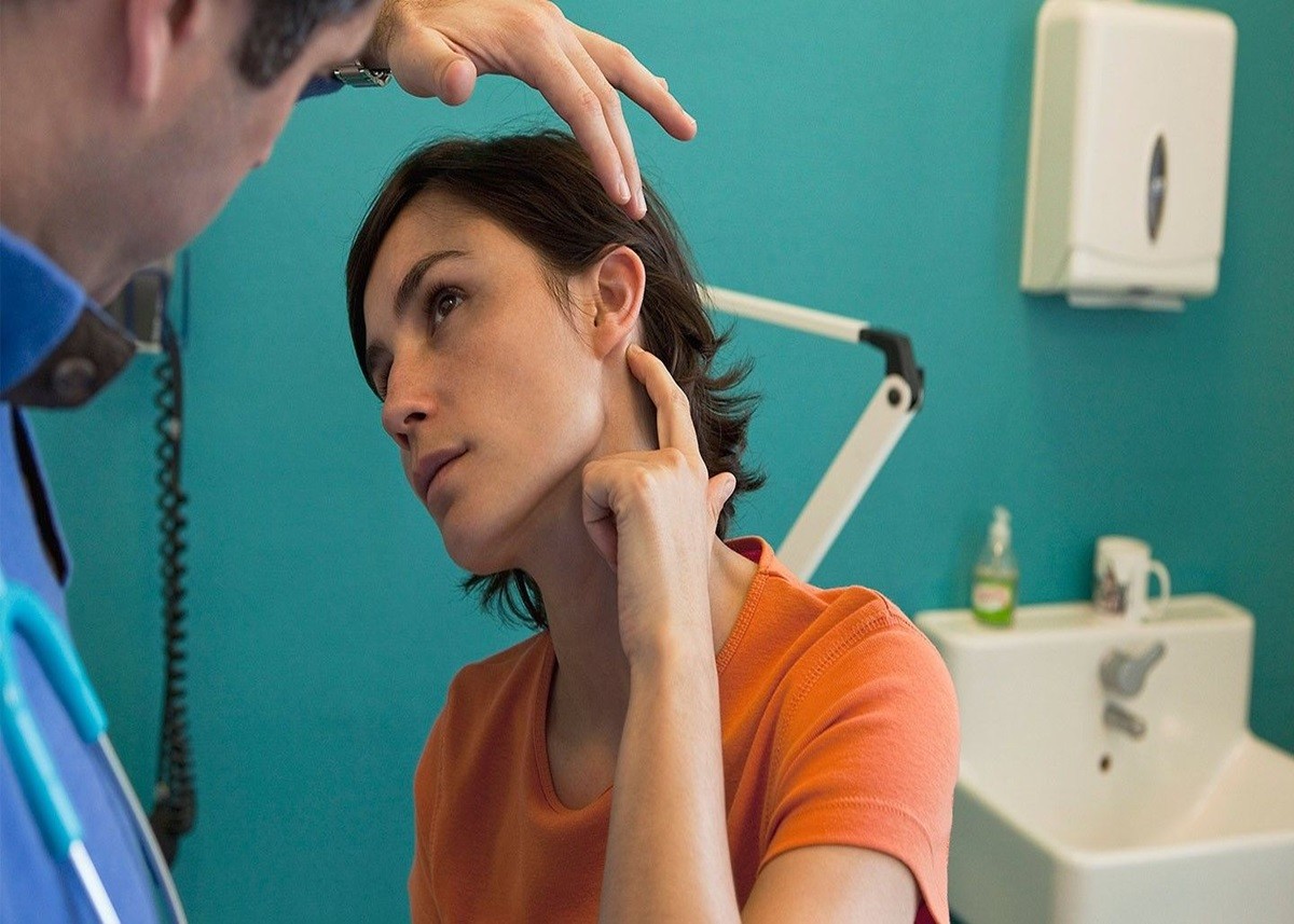 Ear Pain: सर्दियों में इन वजहों से हो सकती है कान दर्द की समस्या, जानिए क्या कहते हैं हेल्थ एक्सपर्ट्स
