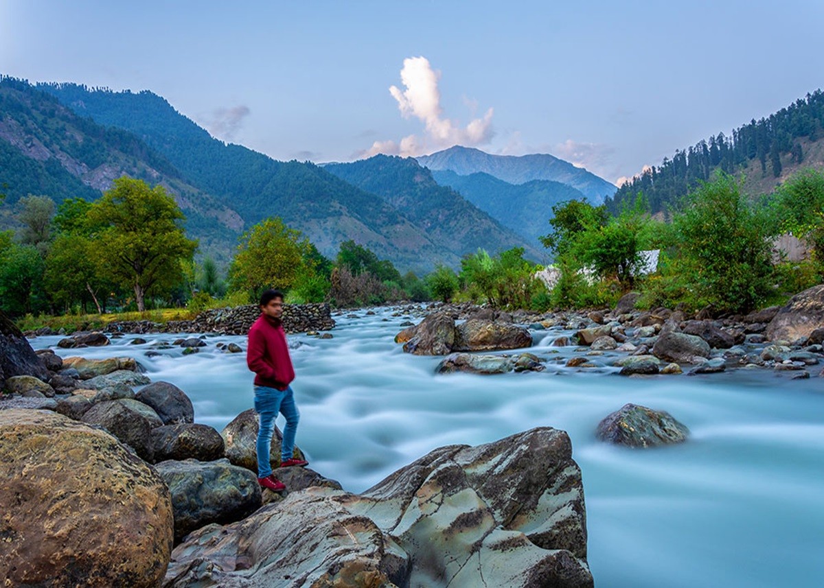 Travel Tips: जम्मू-कश्मीर बना रहे घूमने का प्लान तो इस जगह को करें एक्सप्लोर, ट्रेकिंग के लिए है बेहद फेमस