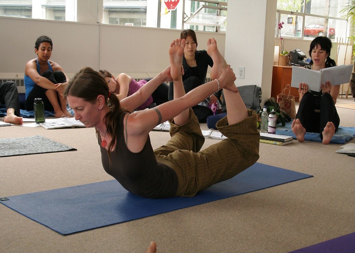 Yoga Tips: इस आसन को रोजाना करने से कम होगी पेट की जिद्दी चर्बी, मिलेंगे कई लाभ