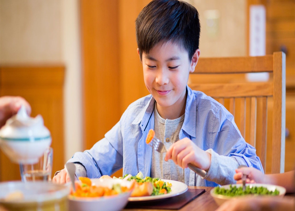 Health Tips: डियर मॉम्स, बच्चे को ऐसे खिलाएं घर का बना खाना, अपनाएं एक्सपर्ट्स के सिंपल टिप्स