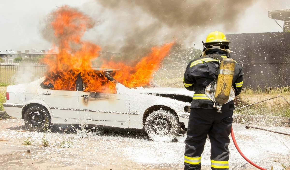 Massive fire broke out in two vehicles 