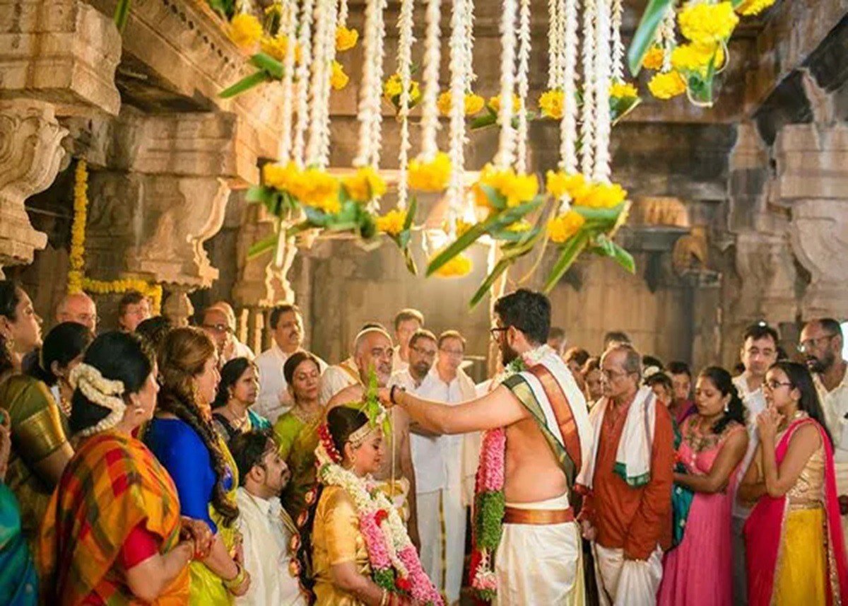 Destination Wedding: इन मंदिरों में प्लान कर सकते हैं डेस्टिनेशन वेडिंग, कम बजट में मिलेंगी सारी सुविधाएं