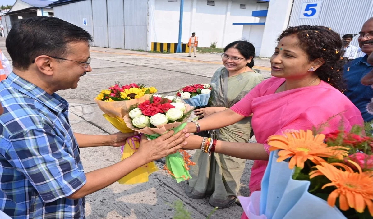 सुनीता केजरीवाल के बाद अब AAP संयोजक ने हेमंत सोरेन की पत्नी को भी बताया झांसी की रानी, पीएम मोदी पर साधा निशाना