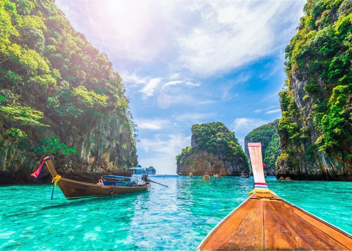 Travel Tips: विदेश यात्रा के लिए अब ज्यादा ढीली नहीं होगी आपकी जेब, 25 हजार रुपए में कर सकेंगे सैर