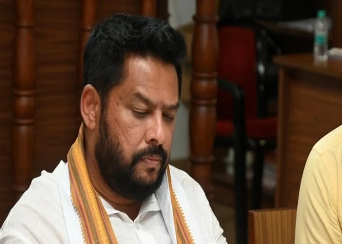Karnataka News: कर्नाटक सरकार के मंत्री बी नागेंद्र पर करोड़ों रुपए के घोटाले का आरोप, सौंपा इस्तीफा