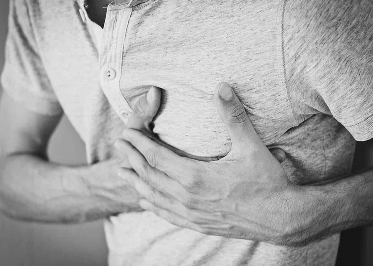 Gas Vs Heart Attack: एक समान हो सकते हैं गैस और हार्ट अटैक के लक्षण, ऐसे पहचानें अंतर