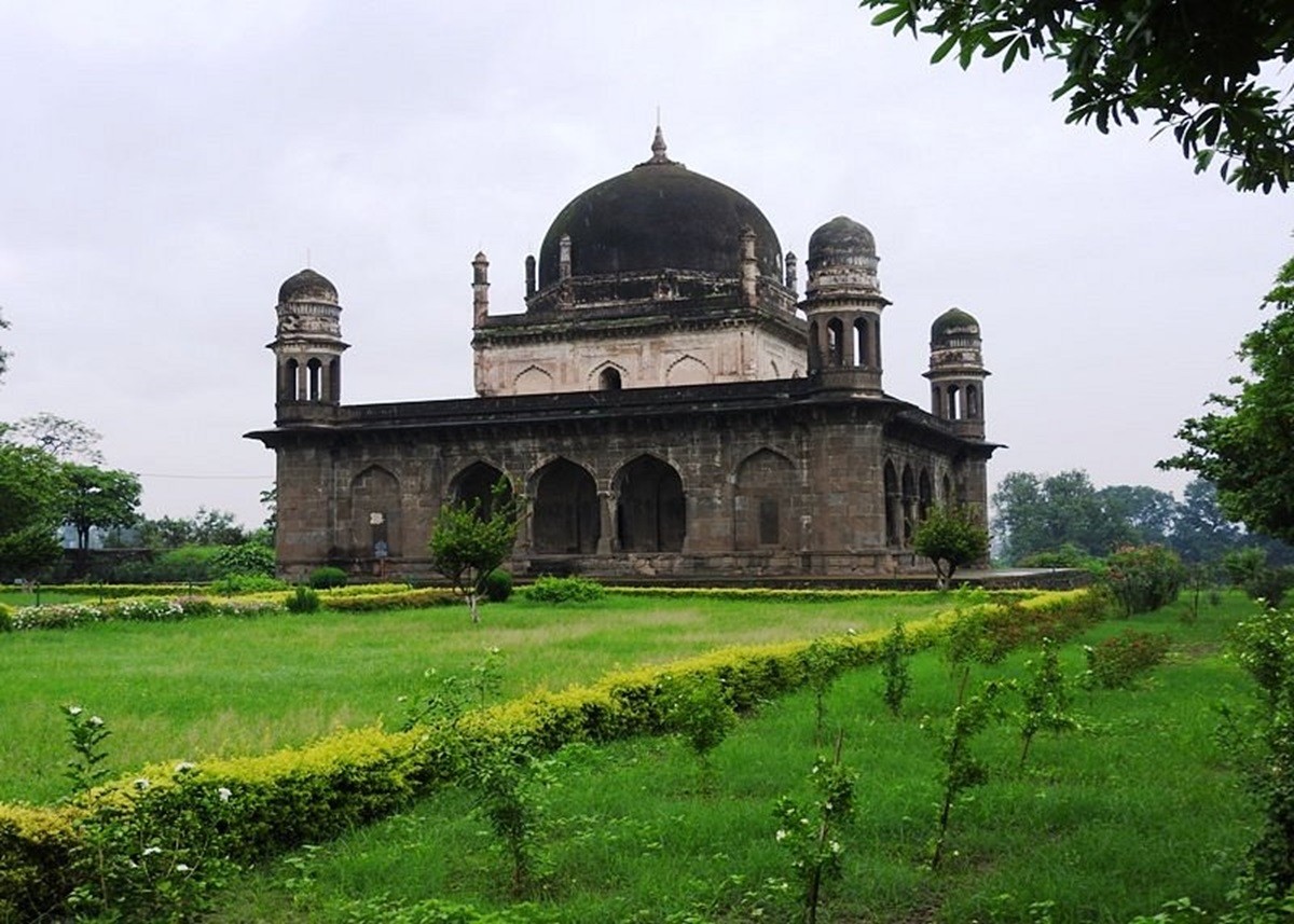 Travel Tips: मध्य प्रदेश घूमने का बना रहे प्लान तो नकली ताजमहल का जरूर करें दीदार, विदेश से आते हैं पर्यटक