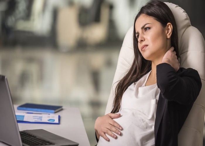 Working During Pregnancy: वर्किंग वुमन प्रेग्नेंसी में इन तरीकों से रखें अपनी सेहत का ध्यान, मां और बच्चा दोनों रहेंगे स्वस्थ