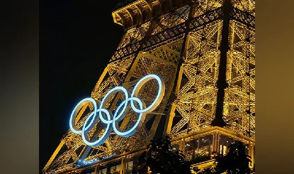 Olympics 2024| पेरिस ओलंपिक 2024 के उद्घाटन समारोह से पहले एफिल टॉवर के बदले रंग, ऐसा दिखने लगा 