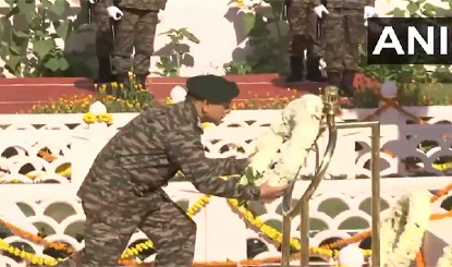 Kargil Vijay Diwas 2024| सेना प्रमुख जनरल उपेंद्र द्विवेदी ने द्रास में कारगिल युद्ध स्मारक पर पुष्पांजलि अर्पित की