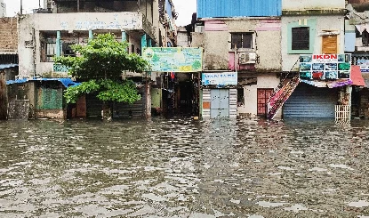 Maharashtra Heavy Rain: महाराष्ट्र में बारिश ने मचाया कहर, मुंबई पुलिस ने लोगों से 