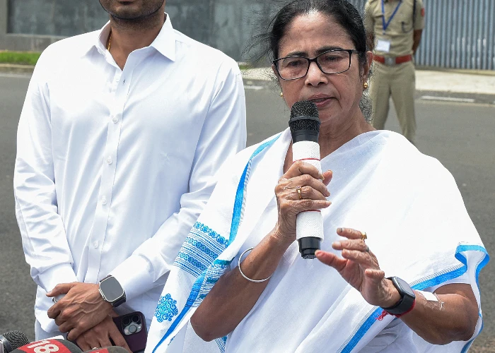 सरकार बनाम इंडिया ब्लॉक फ्लैशप्वाइंट में, सीतारमण ने नीति बैठक में ममता बनर्जी के 