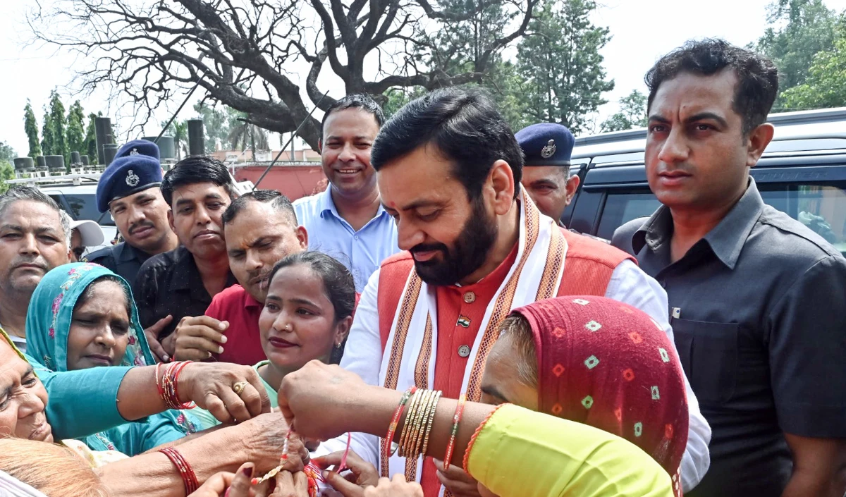 काफिले को छोडक़र बैलगाड़ी में सवार हुए हरियाणा के मुख्यमंत्री Nayab Singh Saini