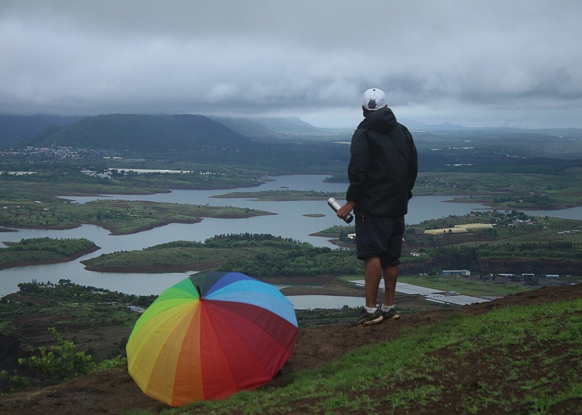 Travel Tips: मानसून में ट्रिप प्लान करने पर साथ में जरूर रखें ये चीजें, वरना बाद में पड़ सकता है पछताना