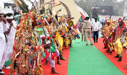 World Tribal Day: एक बड़े जनजातीय नर संहार के स्मरण का शोक दिवस