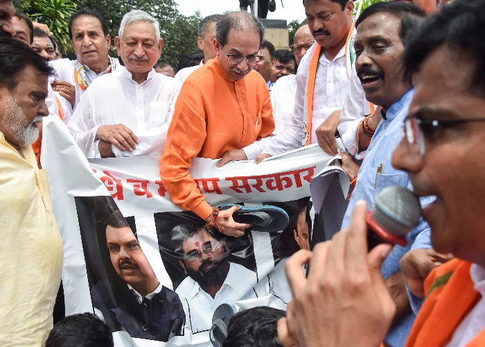 छत्रपति शिवाजी महाराज की प्रतिमा ढहाने के बाद महाराष्ट में विरोध, उद्धव ठाकरे ने कहा, 