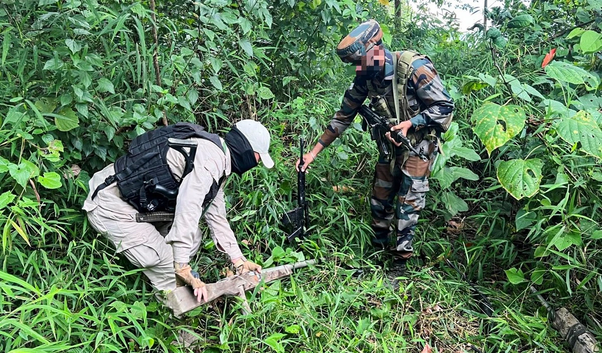 2 caf personnel killed 2 injured in chhattisgarh after being shot by a colleague - Prabhasakshi latest news in hindi