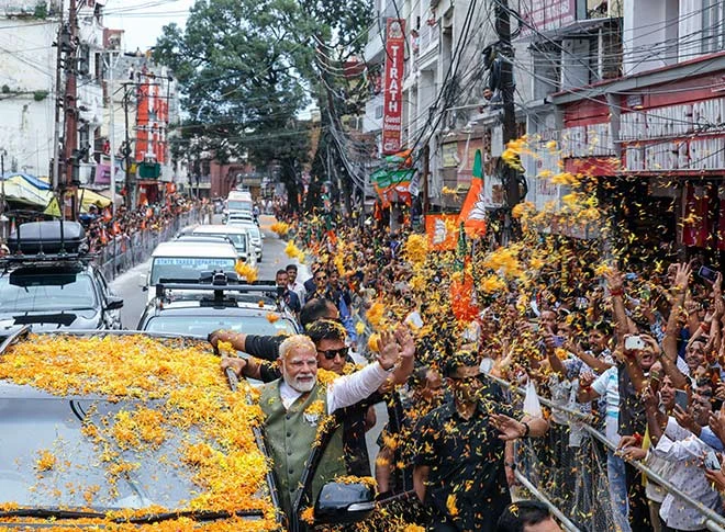 प्रधानमंत्री मोदी का कटरा में रोड शो