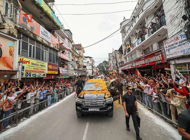 प्रधानमंत्री मोदी का कटरा में रोड शो