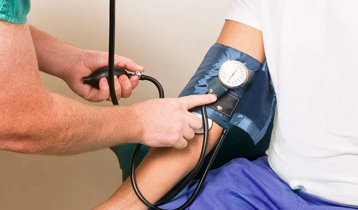 ignoring these symptoms of high blood pressure can be dangerous - Prabhasakshi latest news in hindi