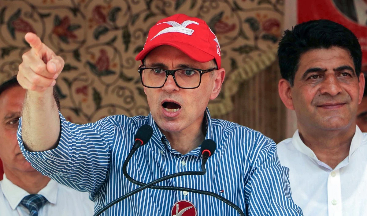 omar abdullah bluntly told pakistan on article 370 first take care of your country - Prabhasakshi latest news in hindi