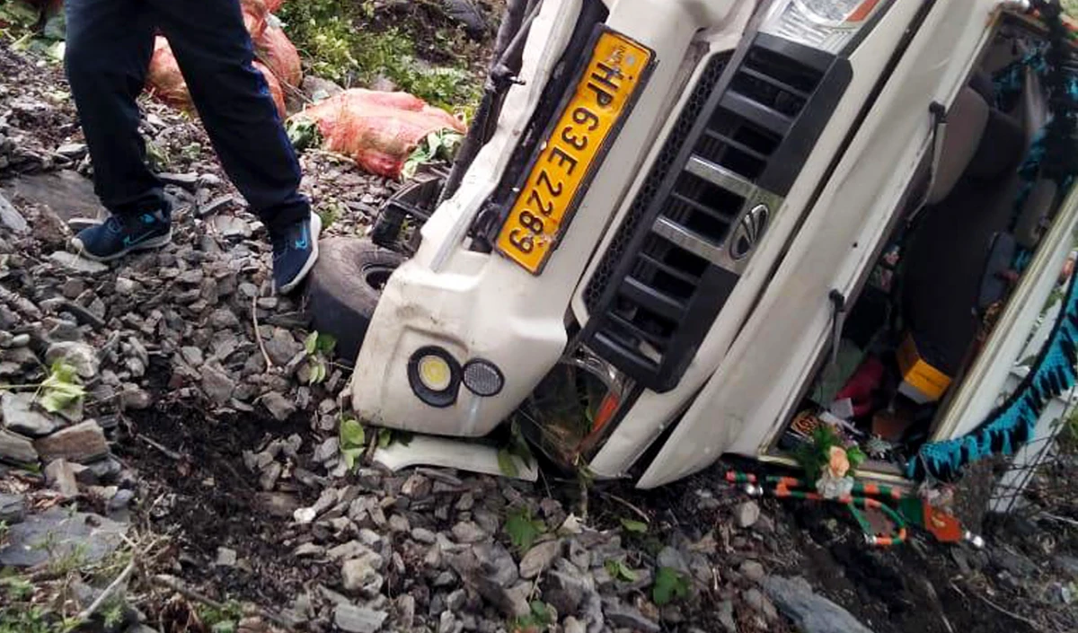 rajasthan couple and one and a half year old girl died in collision between car and tanker - Prabhasakshi latest news in hindi