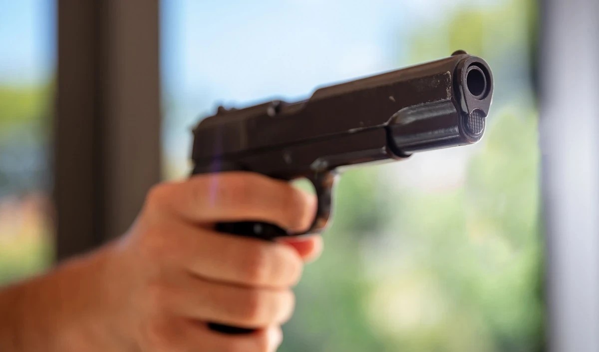 शामली में दो पक्षों के बीच जमीन विवाद के कारण हुई गोलीबारी में चार लोग घायल