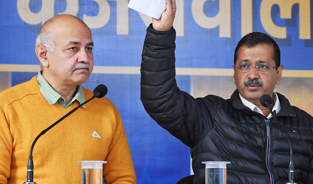 दिल्ली में चुनाव के बीच मुश्किल में Arvind Kejriwal और Manish Sisodia ? शराब नीति मामले में मुकदमा चलाने के लिए ED को मिली मंजूरी दिल्ली में चुनाव के बीच मुश्किल में Arvind Kejriwal और Manish Sisodia ? शराब नीति मामले में मुकदमा चलाने के लिए ED को मिली मंजूरी