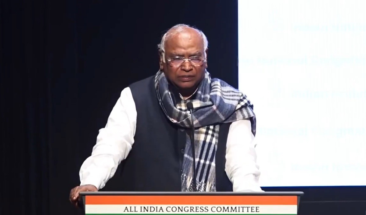 कंपनी को अभी कुछ बकाया भी देना है, L&T के 90 घंटे काम वाले बयान का खरगे ने दिया मजाकिया अंदाज में जवाब