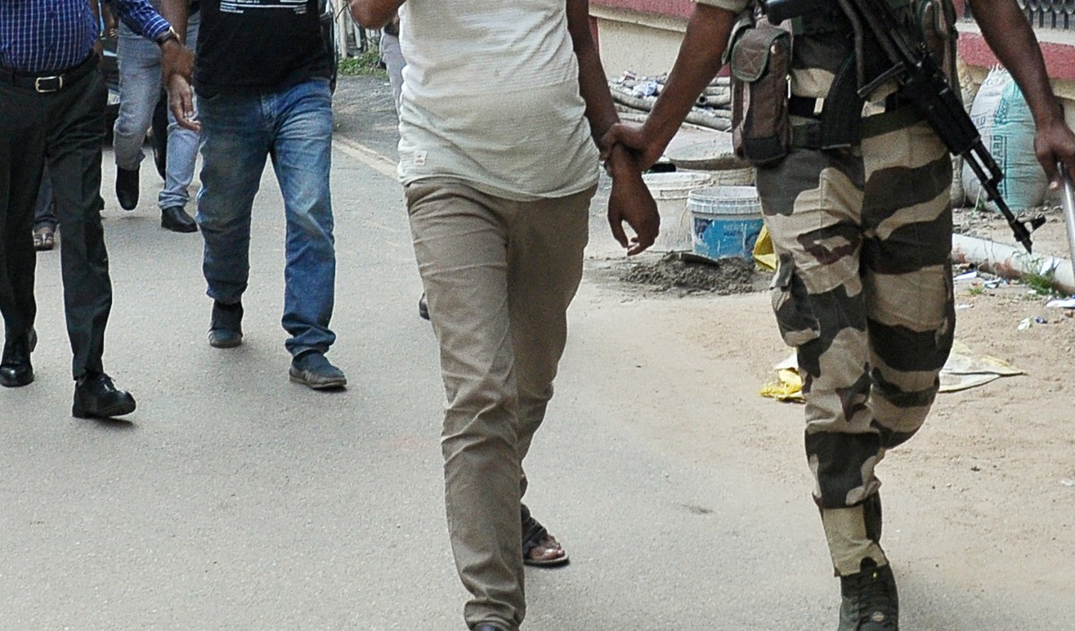 दिल्ली में ट्रांसजेंडर  बनकर रह रहे बांग्लादेशी नागरिक को पकड़ा गया