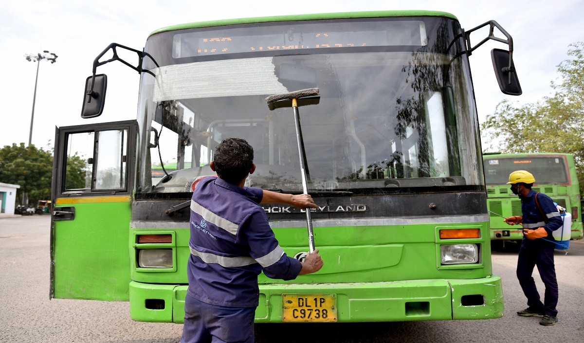 महिलाओं के बाद अब स्टूडेंट्स भी कर सकेंगे फ्री में बस यात्रा, केजरीवाल का एक और चुनावी वादा