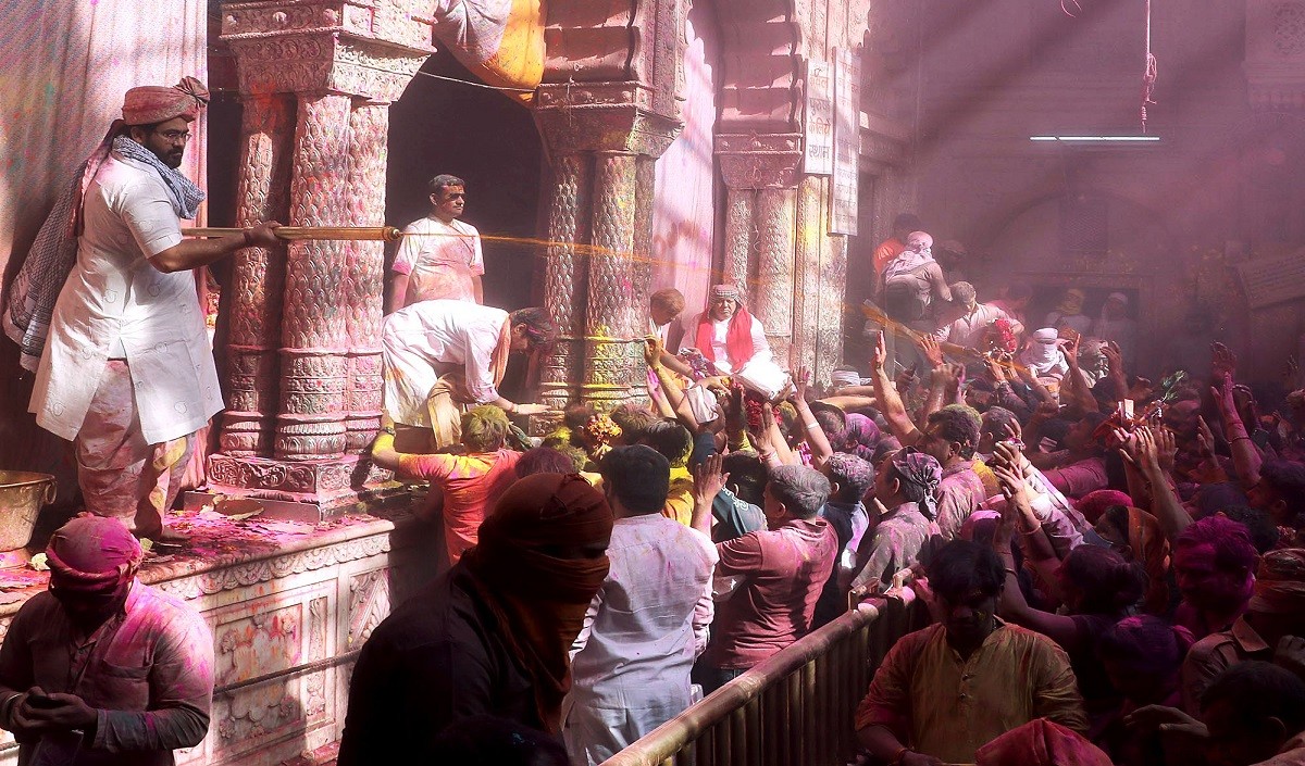 अब विदेशी भक्त भी खुलकर दे सकेंगे दान, बांके बिहारी मंदिर को मिला FCRA लाइसेंस