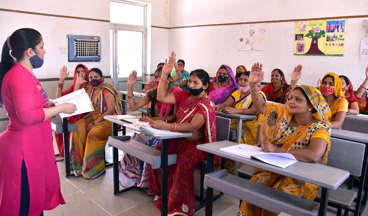 Literacy Day समझिये क्यों मनाते हैं परिवार साक्षरता दिवस